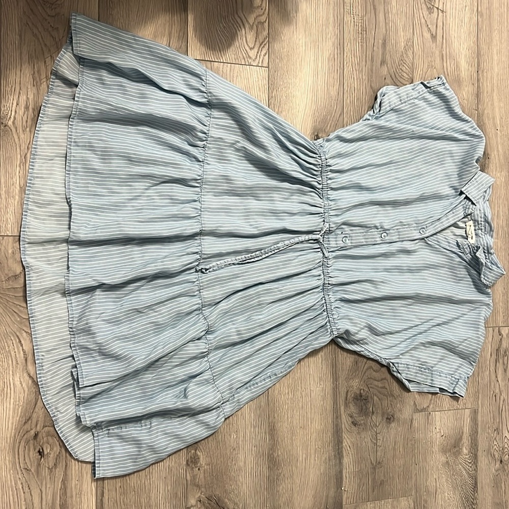 Cute flowy beach dress. Good for comfy lounging around or a cute day out!!